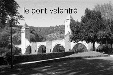  le Pont Valentre à cahors photo en noir et blanc